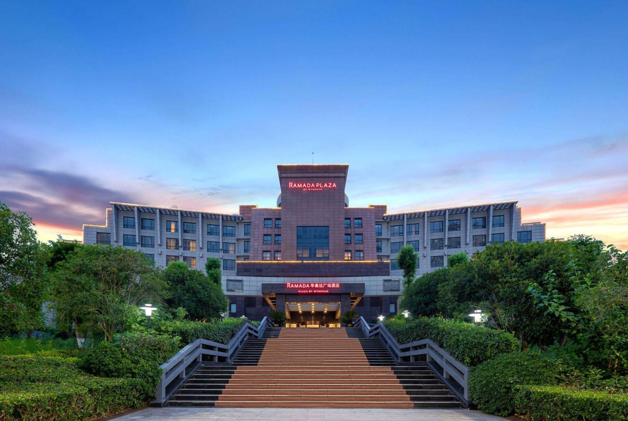 Ramada Plaza By Wyndham Chongqing West Hotel Exterior photo