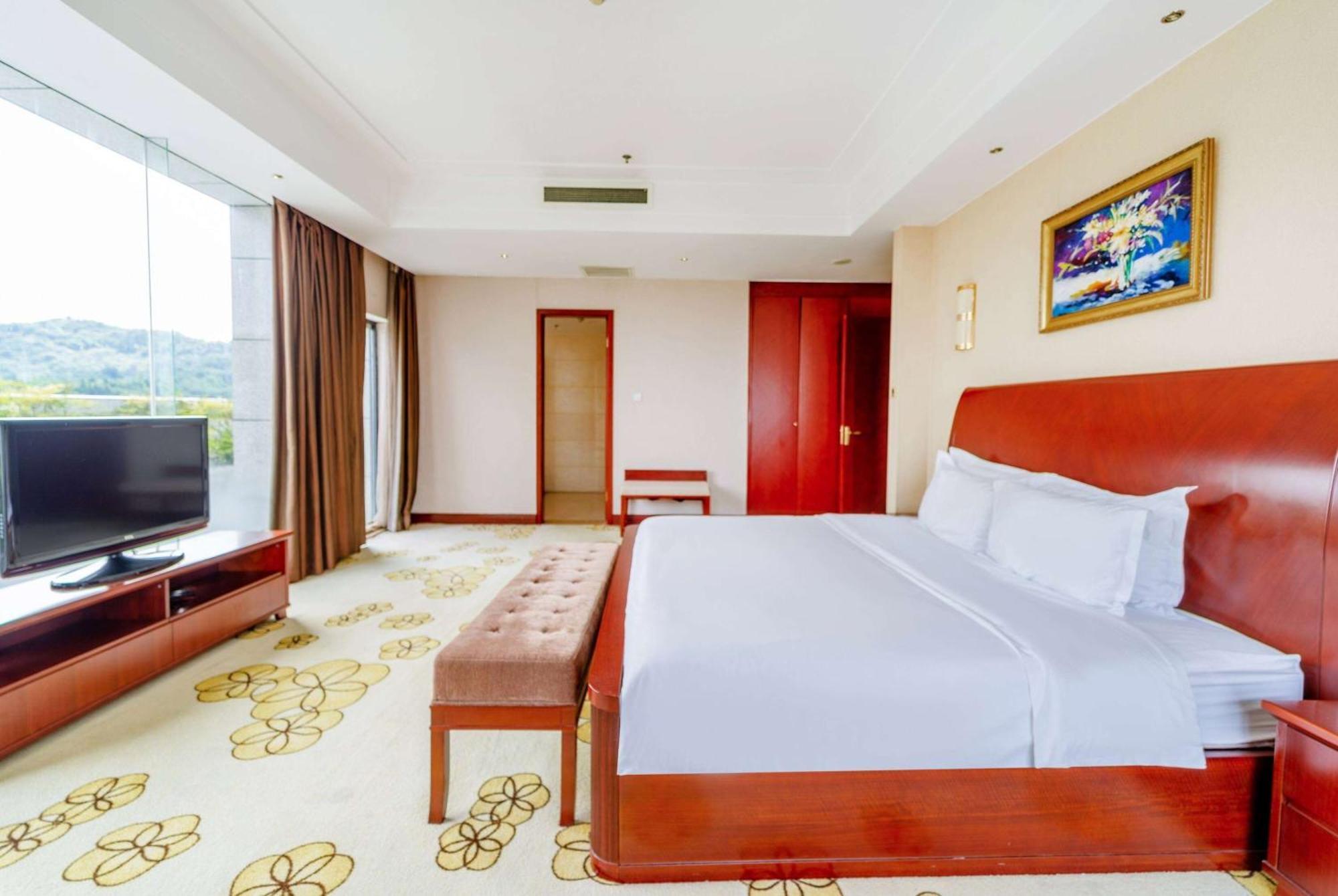 Ramada Plaza By Wyndham Chongqing West Hotel Exterior photo